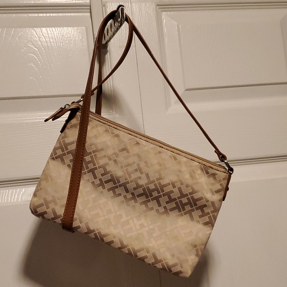 Tommy Hilfiger Crossbody Bag - Picture 2 of 5